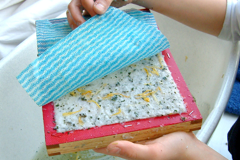 Papier schöpfen 1